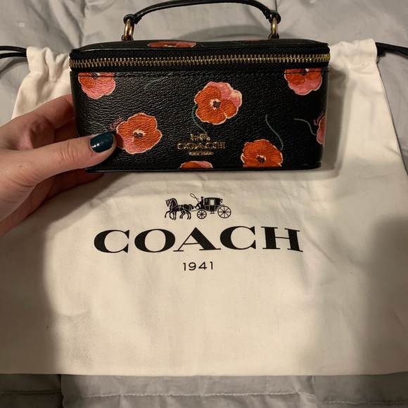 Coach Vanity Bag - Picture 5 of 6